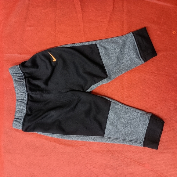 Nike Black and Gray Sweatpants with Elastic Waistband - Picture 5 of 8